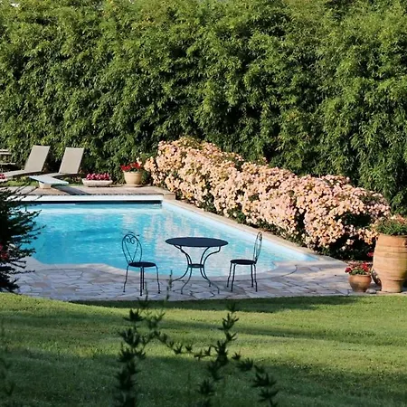 Couette-café Confortable Avec Piscine 3*